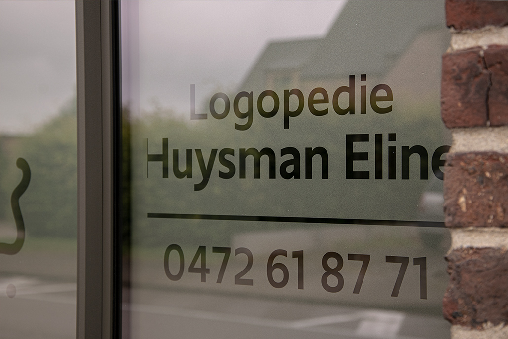 bedrijfsgegevens belettering raamsticker