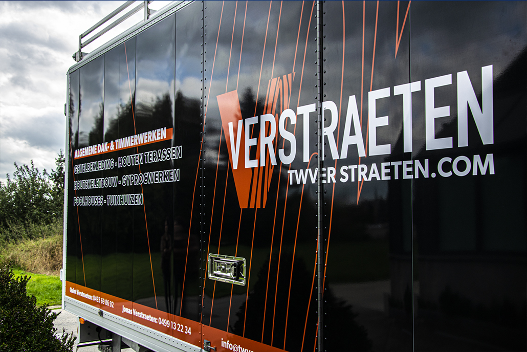 belettering zijkant vrachtwagen