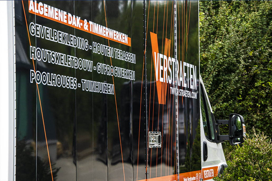 zijkant auto belettering